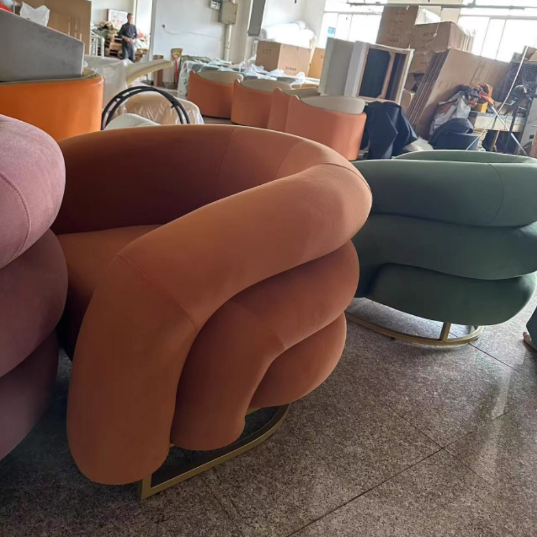 Chaise de salon semi-circulaire moderne de luxe en acier au carbone et bois massif, velours mat, avec dossier, pour salon 