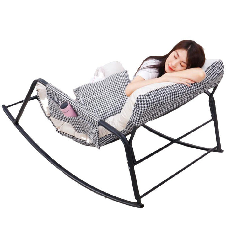 Fauteuil d’accent oscillant en forme de S, en tissu technique contemporain et acier au carbone, avec dossier et accoudoirs, pour salon 