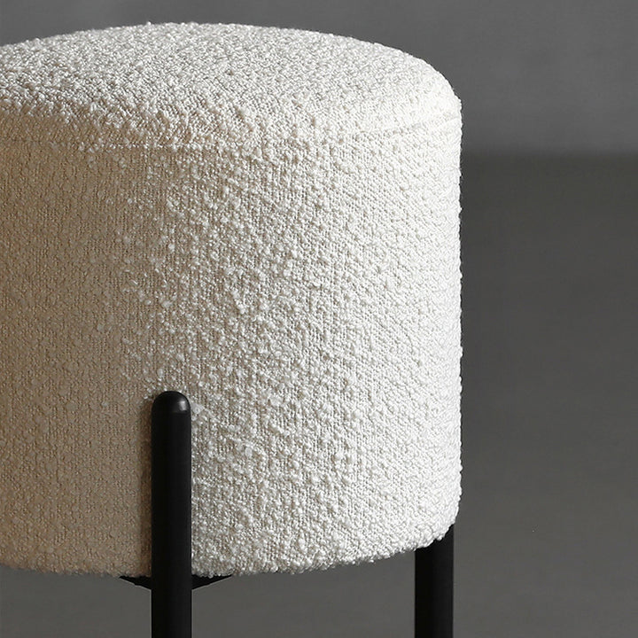 Zeitgenössischer skandinavischer Sherpa-Fleece-Metall-Rundzylinder-Niedrighocker für das Wohnzimmer 
