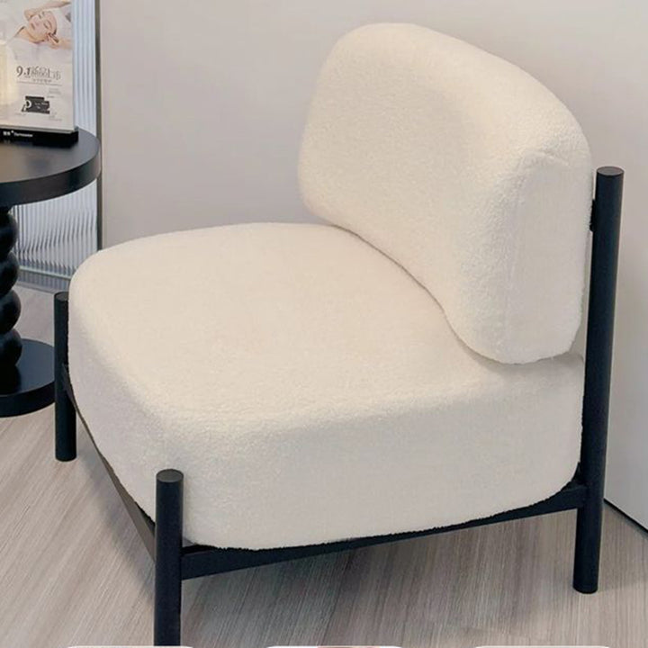 Moderner luxuriöser Akzentstuhl aus Sherpa-Stoff, Massivholz und Metall mit geschwungener quadratischer Form und Rückenlehne für das Wohnzimmer 