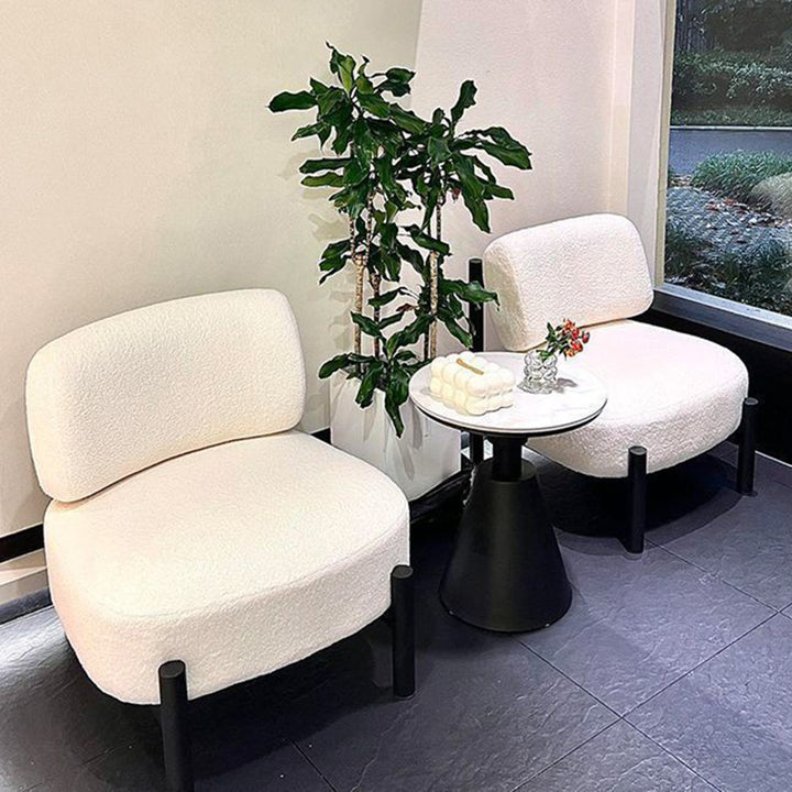 Moderner luxuriöser Akzentstuhl aus Sherpa-Stoff, Massivholz und Metall mit geschwungener quadratischer Form und Rückenlehne für das Wohnzimmer 