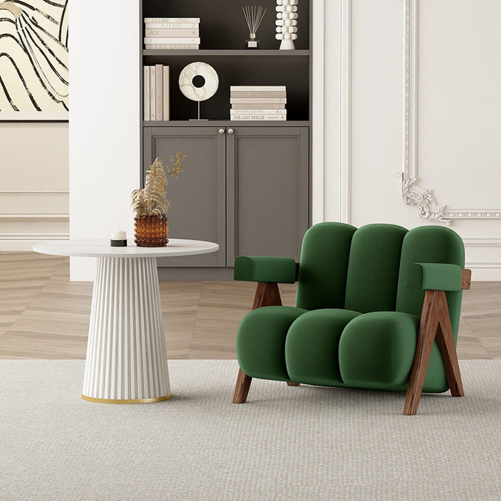 Chaise d'appoint contemporaine en daim créatif avec pieds en V en bois massif, forme carrée ondulée, avec dossier et accoudoirs pour salon 
