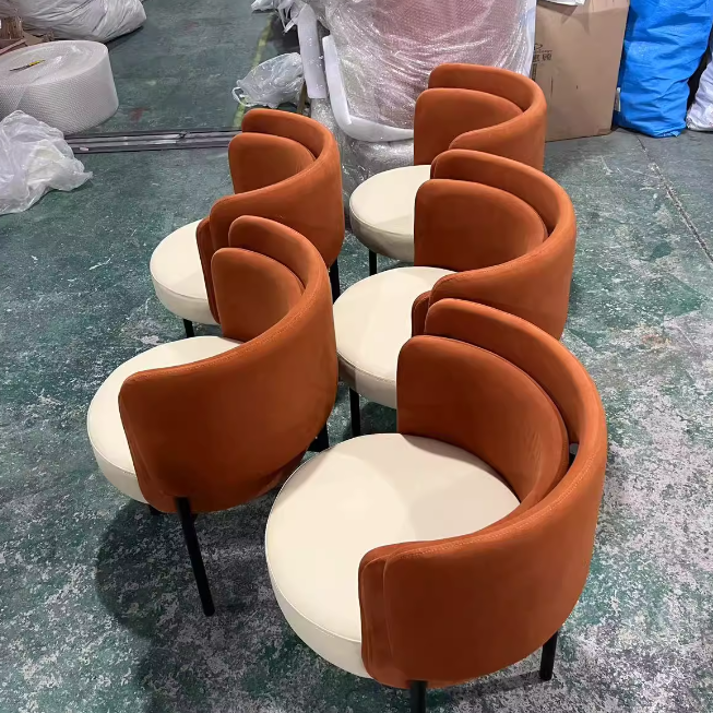 Taburete de tocador redondo contemporáneo escandinavo de terciopelo mate y acero al carbono con respaldo para dormitorio 