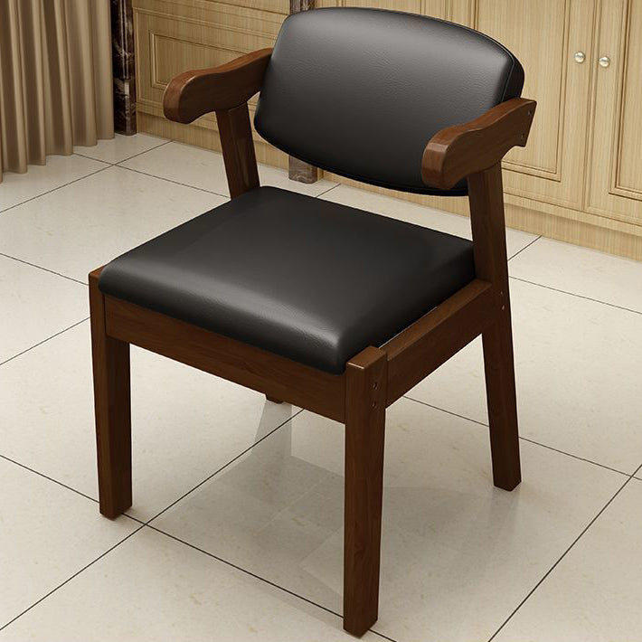 Chaise de salle à manger contemporaine scandinave en hévéa, coton-lin, microfibre et cuir, carrée incurvée, avec dossier et accoudoirs pour salle à manger 