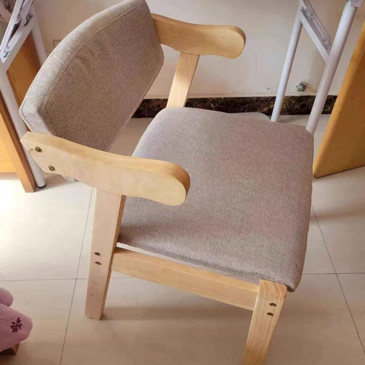 Chaise de salle à manger contemporaine scandinave en hévéa, coton-lin, microfibre et cuir, carrée incurvée, avec dossier et accoudoirs pour salle à manger 