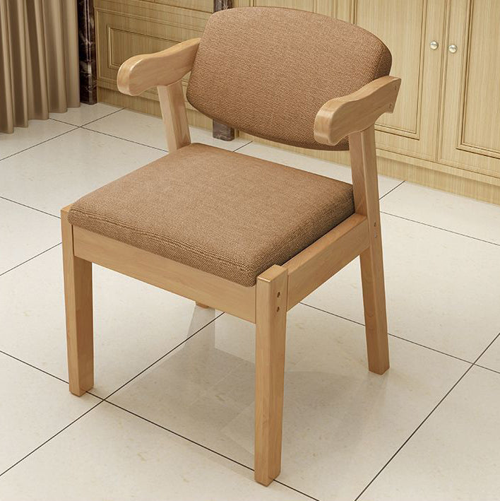 Chaise de salle à manger contemporaine scandinave en hévéa, coton-lin, microfibre et cuir, carrée incurvée, avec dossier et accoudoirs pour salle à manger 