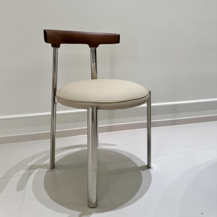 Contemporary Scandinavian Microfiber Leather Stainless Steel Ash Wood Round Curved Back Dining Chair With Backrest For Dining Room
