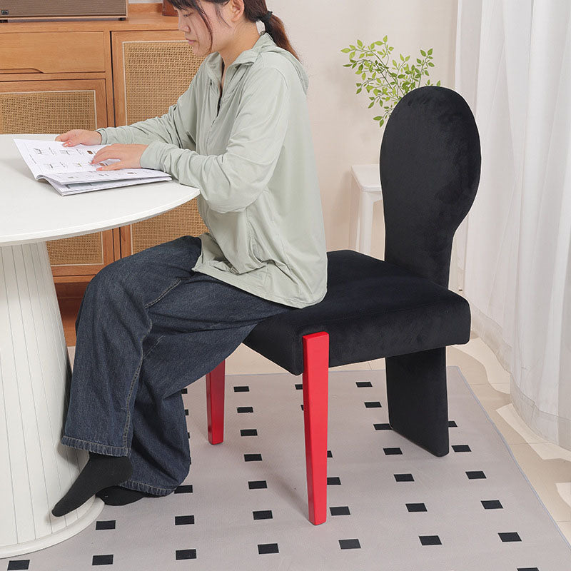 Zeitgenössischer skandinavischer Samt-Gummibaum-Vanity-Stuhl mit quadratischer, gebogener Rückenlehne für das Schlafzimmer 