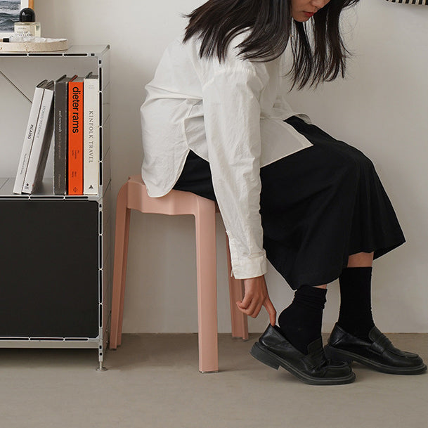 Moderner minimalistischer PP-Hocker in Blütenform stapelbar für das Wohnzimmer 