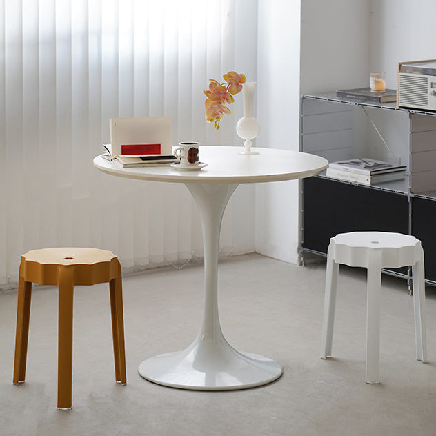 Moderner minimalistischer PP-Hocker in Blütenform stapelbar für das Wohnzimmer 