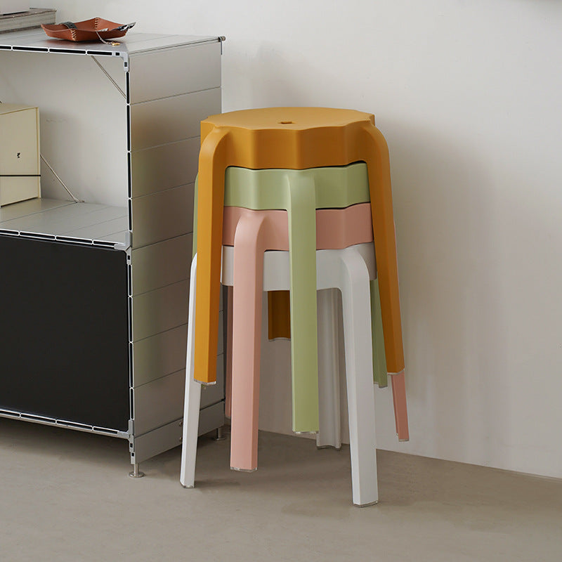 Moderner minimalistischer PP-Hocker in Blütenform stapelbar für das Wohnzimmer 
