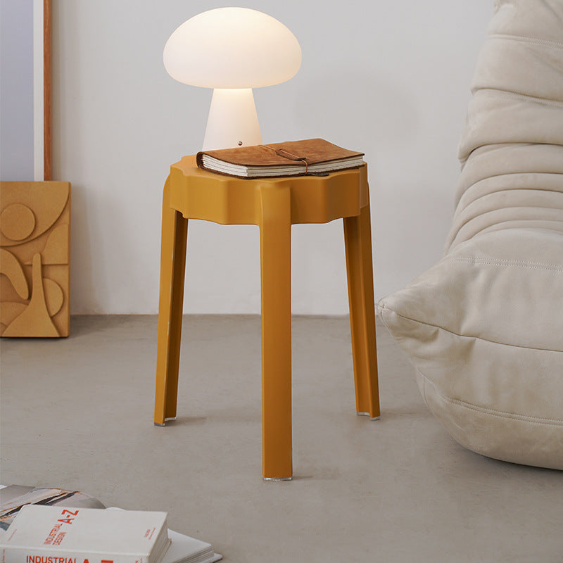 Moderner minimalistischer PP-Hocker in Blütenform stapelbar für das Wohnzimmer 