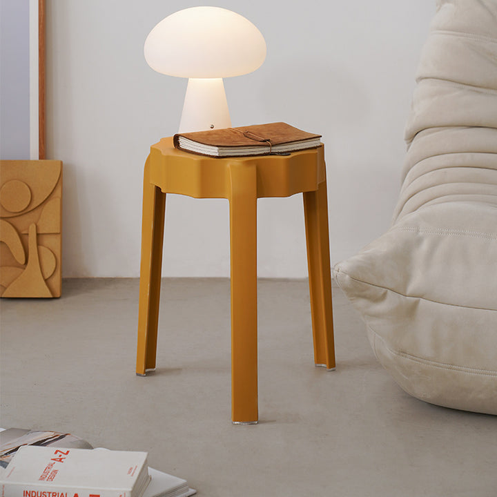 Moderner minimalistischer PP-Hocker in Blütenform stapelbar für das Wohnzimmer 