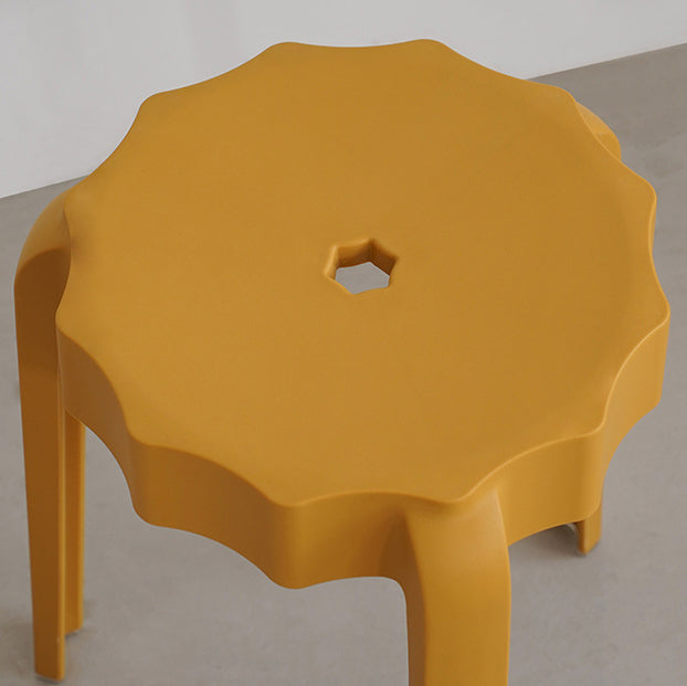 Moderner minimalistischer PP-Hocker in Blütenform stapelbar für das Wohnzimmer 