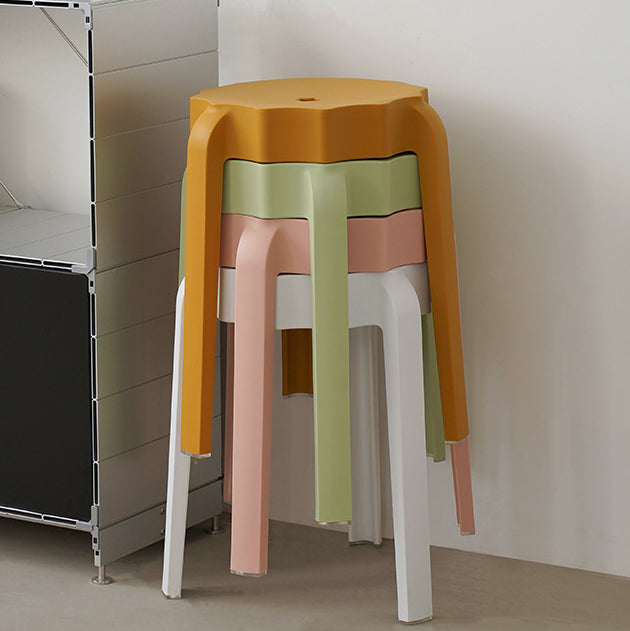 Moderner minimalistischer PP-Hocker in Blütenform stapelbar für das Wohnzimmer 