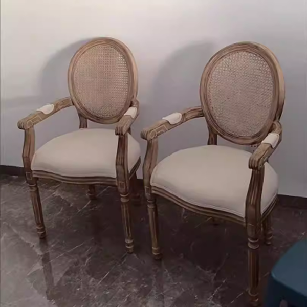 كرسي طعام بيضاوي منحني من المخمل والجلد الصناعي PU والخشب المطاطي التقليدي الفرنسي مع مساند للذراعين ومسند ظهر لغرفة الطعام 
