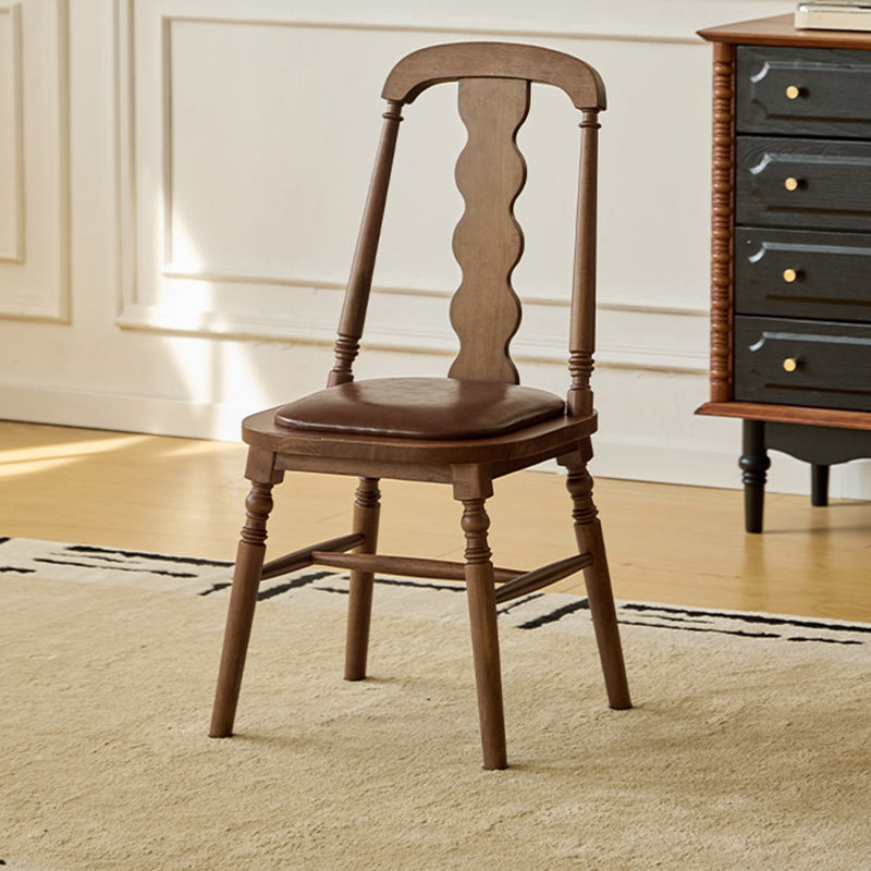 Chaise de salle à manger carrée cylindrique en bois d’hévéa vintage traditionnel avec revêtement en PU cuir et dossier, pour salle à manger 