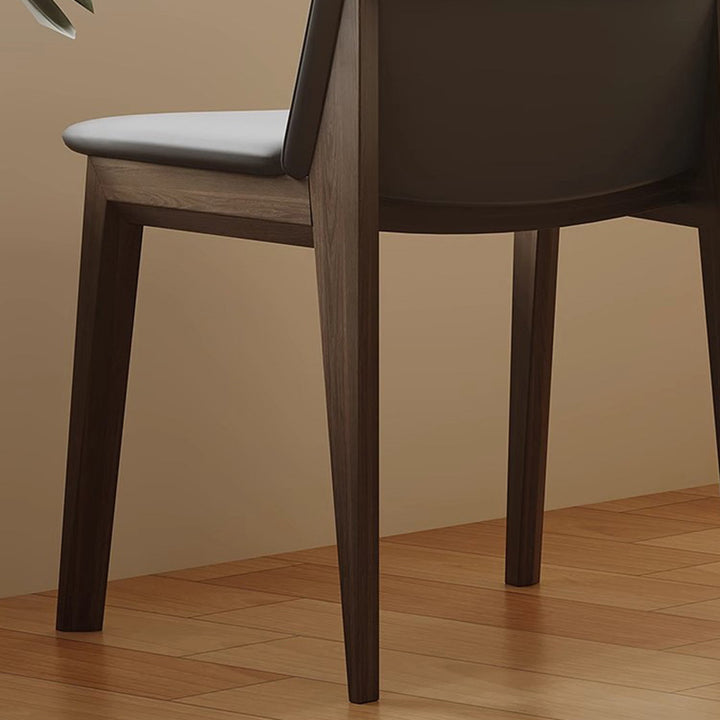 Moderner skandinavischer Esszimmerstuhl mit quadratischer Rückenlehne aus Eschenholz und Mikrofaserleder für das Esszimmer 