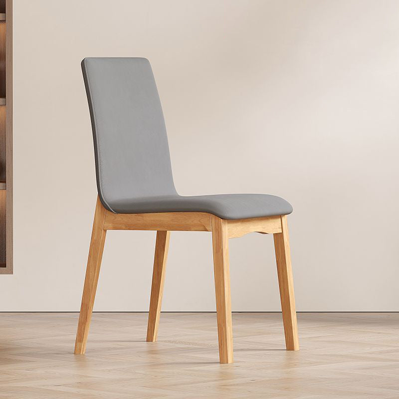Chaise de salle à manger contemporaine scandinave en bois massif, microfibre et cuir, dossier carré incurvé pour salle à manger 