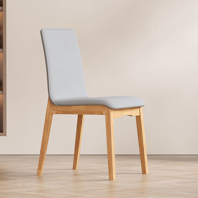 Chaise de salle à manger contemporaine scandinave en bois massif, microfibre et cuir, dossier carré incurvé pour salle à manger 