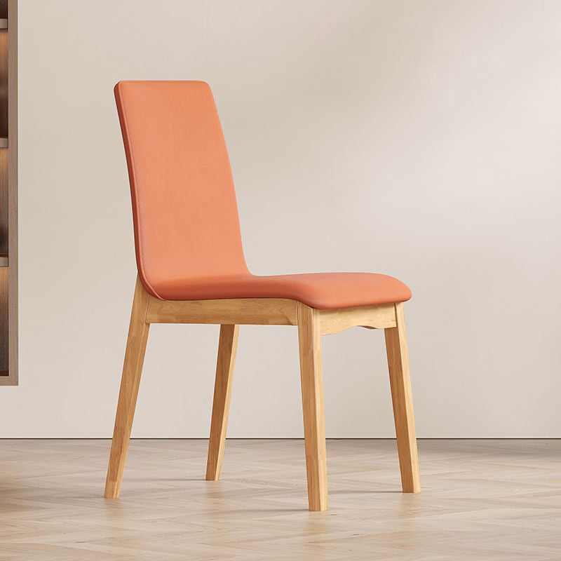 Chaise de salle à manger contemporaine scandinave en bois massif, microfibre et cuir, dossier carré incurvé pour salle à manger 