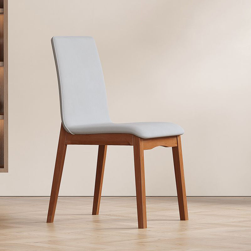 Chaise de salle à manger contemporaine scandinave en bois massif, microfibre et cuir, dossier carré incurvé pour salle à manger 