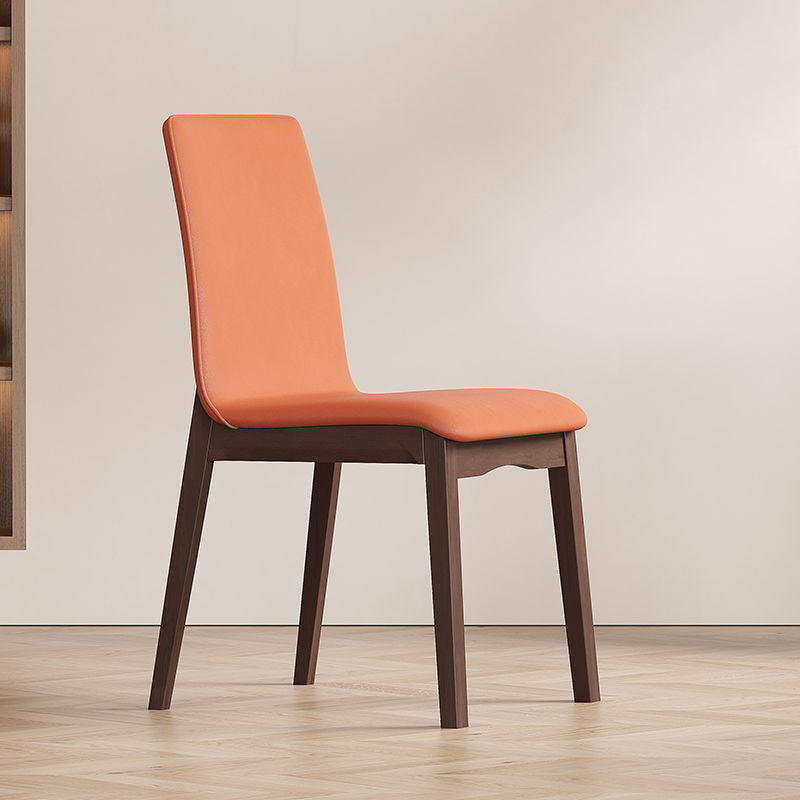 Chaise de salle à manger contemporaine scandinave en bois massif, microfibre et cuir, dossier carré incurvé pour salle à manger 