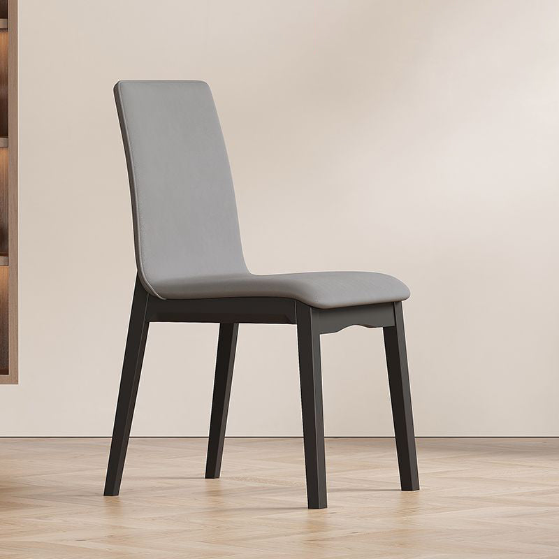 Chaise de salle à manger contemporaine scandinave en bois massif, microfibre et cuir, dossier carré incurvé pour salle à manger 