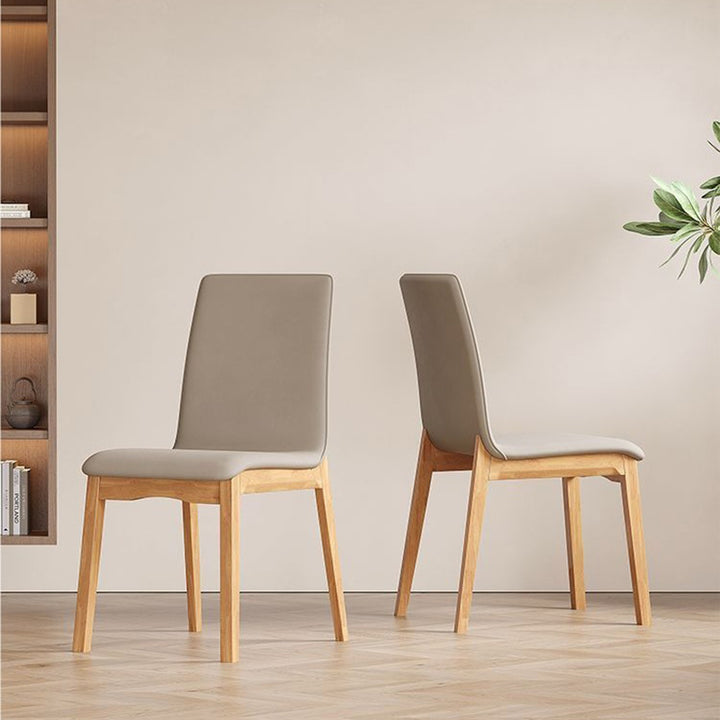 Moderner skandinavischer Esszimmerstuhl aus Kautschukholz und Mikrofaserleder mit geschwungener quadratischer Rückenlehne fürs Esszimmer 