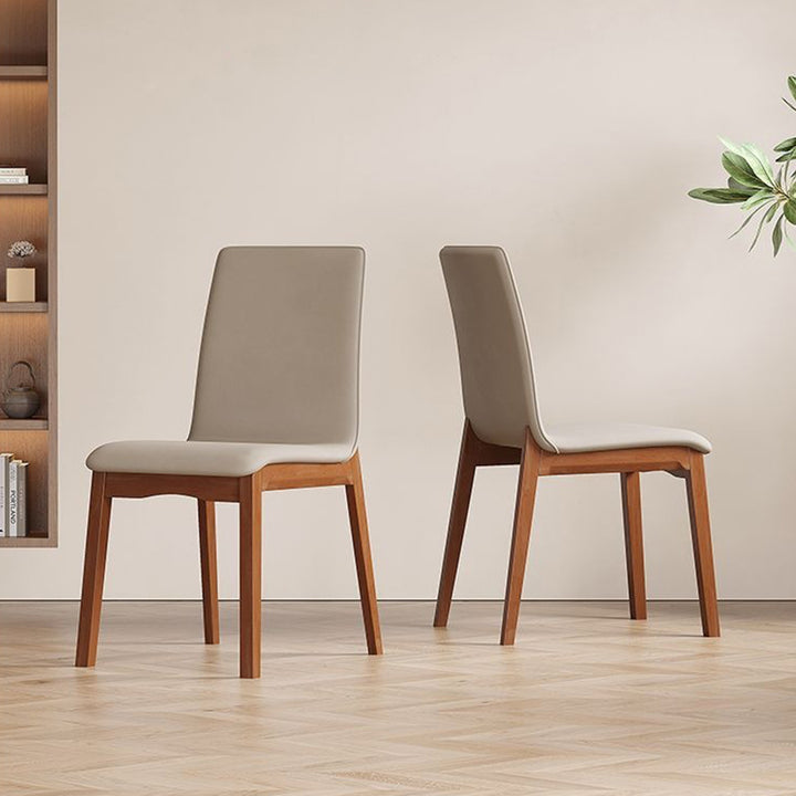 Moderner skandinavischer Esszimmerstuhl aus Kautschukholz und Mikrofaserleder mit geschwungener quadratischer Rückenlehne fürs Esszimmer 