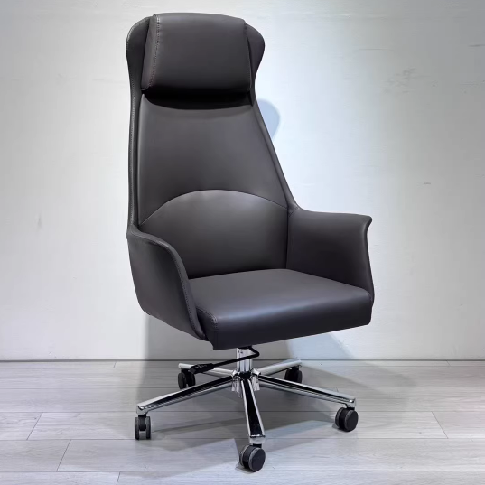 Moderner skandinavischer Bürostuhl mit Rückenlehne und Armlehnen aus Kunstleder, Chromstahl, gebogenem Quadrat und Fünf-Sterne-Fußkreuz für das Homeoffice 