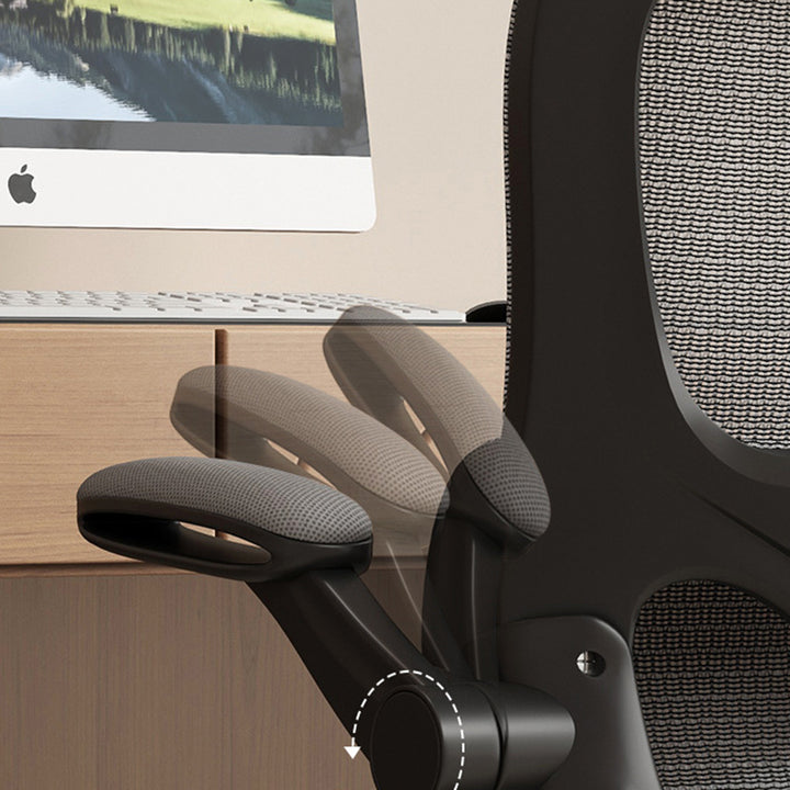 Chaise de bureau courbée moderne minimaliste à cinq branches en acier et maille de nylon avec dossier et accoudoirs pour bureau à domicile 