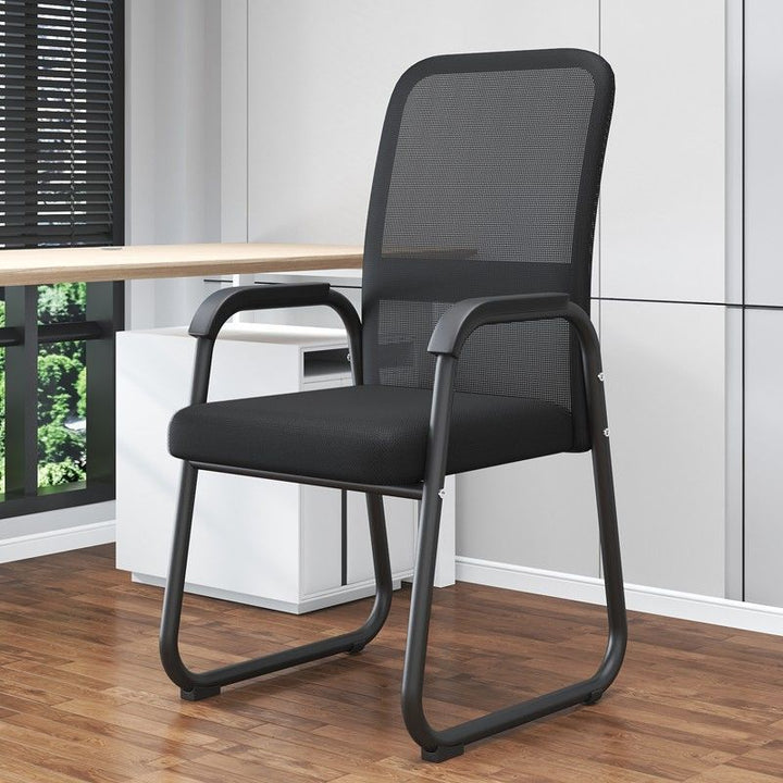 Chaise de bureau carrée moderne minimaliste en métal à structure cantilever en maille, avec dossier et accoudoirs, pour bureau à domicile 