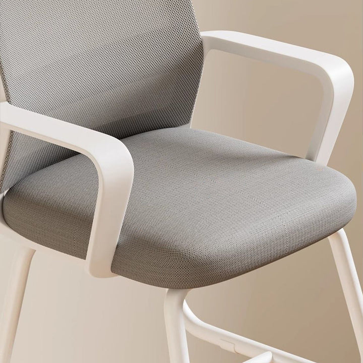 Chaise de bureau carrée moderne minimaliste en métal à structure cantilever en maille, avec dossier et accoudoirs, pour bureau à domicile 