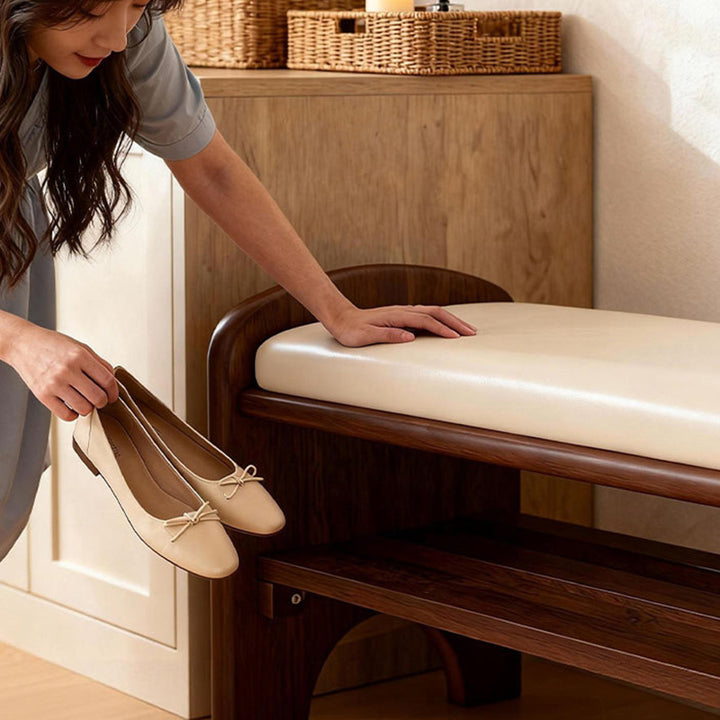 Moderne kreative rechteckige Schuhbank aus Kautschukholz und PU-Leder im Bärendesign mit 1/2 Ablage für das Wohnzimmer 