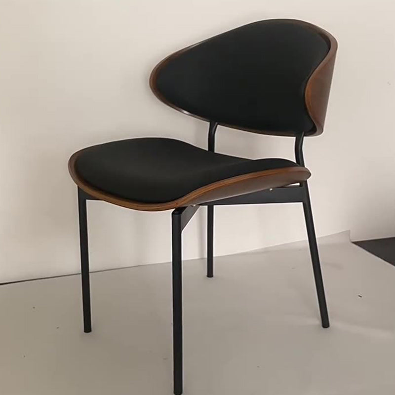 Chaise de salle à manger moderne minimaliste avec dossier carré incurvé en cuir synthétique et métal en feuille 