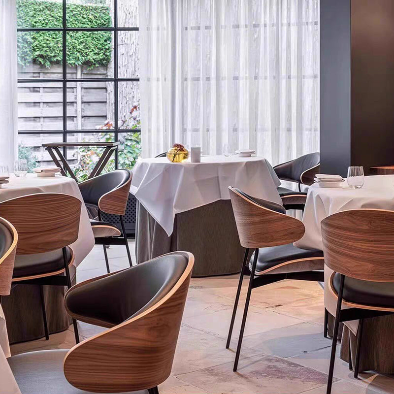 Chaise de salle à manger moderne minimaliste avec dossier carré incurvé en cuir synthétique et métal en feuille 