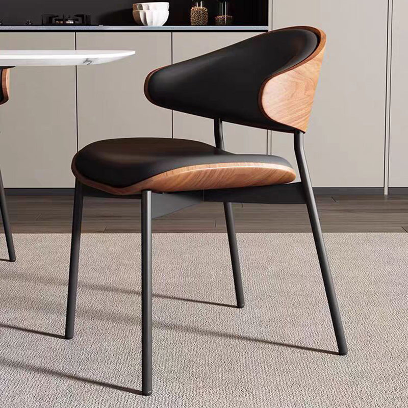 Chaise de salle à manger moderne minimaliste avec dossier carré incurvé en cuir synthétique et métal en feuille 