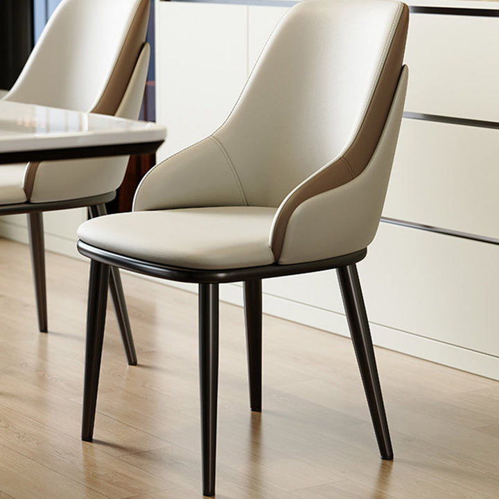 Moderner nordischer quadratischer Esszimmerstuhl aus gepolstertem Mikrofaserleder und Kohlenstoffstahl mit Mezzanine-Rückenlehne für das Esszimmer 