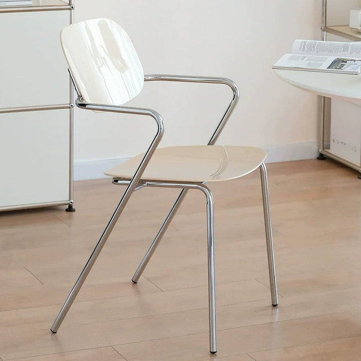 Moderner minimalistischer rechteckiger Stuhl aus PC und Eisen mit Rückenlehne und Armlehnen für das Wohnzimmer 