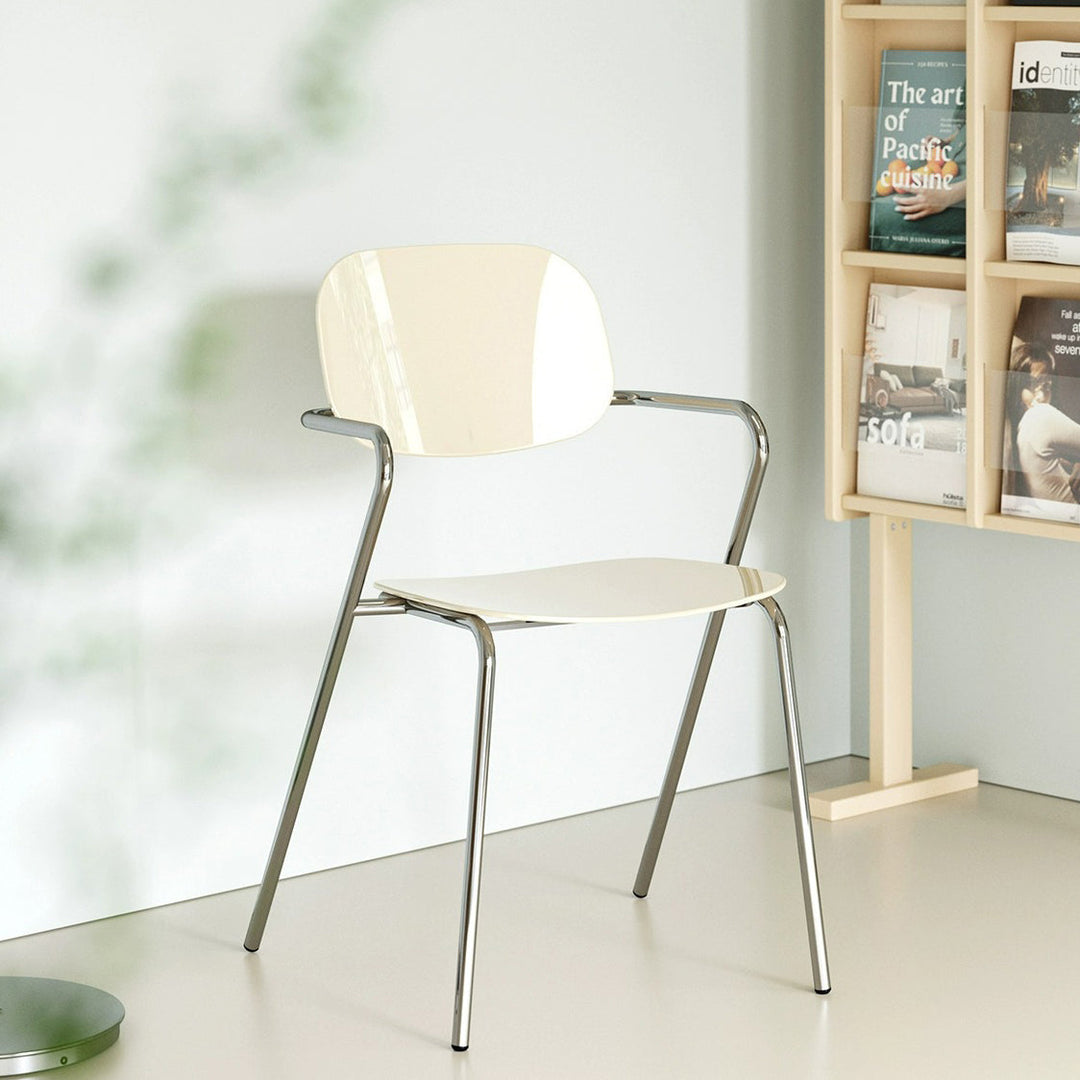 Moderner minimalistischer rechteckiger Stuhl aus PC und Eisen mit Rückenlehne und Armlehnen für das Wohnzimmer 