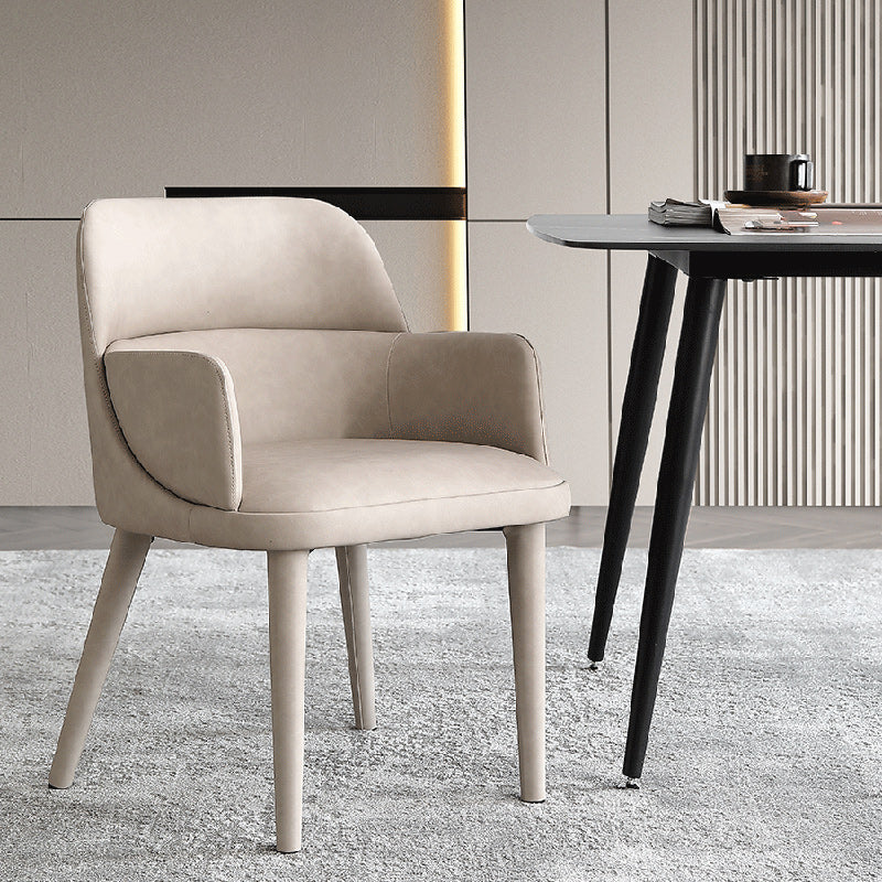 Moderner minimalistischer rechteckiger Stuhl aus Kunstleder und Eiche mit Rückenlehne und Armlehnen für das Wohnzimmer 