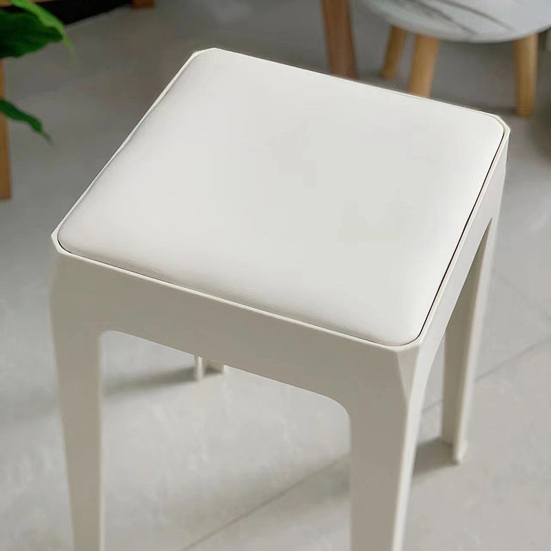 Moderner minimalistischer quadratischer Barhocker aus gepolstertem PU-Leder und PP-Kunststoff für das Esszimmer 