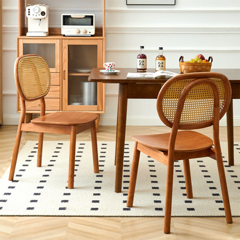 Moderner minimalistischer quadratischer gebogener Holz-Rattan-Esszimmerstuhl mit Rückenlehne für das Esszimmer 
