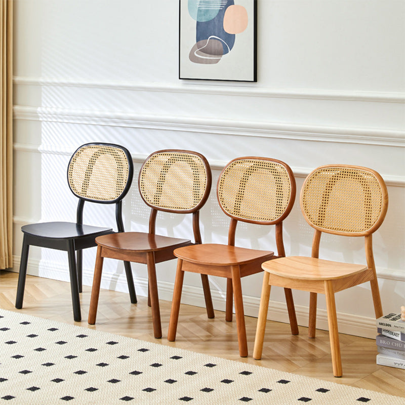 Moderner minimalistischer quadratischer gebogener Holz-Rattan-Esszimmerstuhl mit Rückenlehne für das Esszimmer 