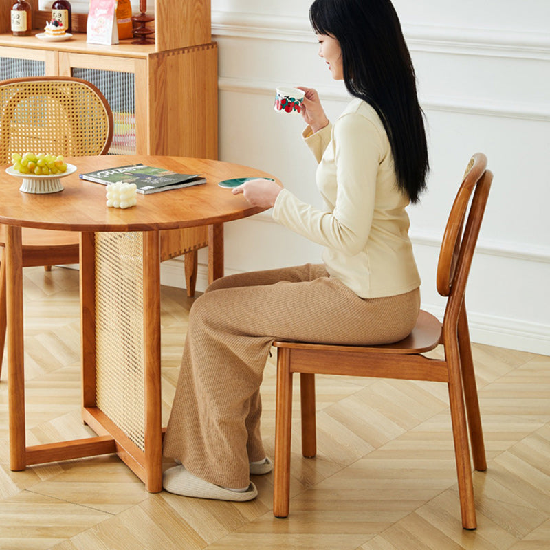 Moderner minimalistischer quadratischer gebogener Holz-Rattan-Esszimmerstuhl mit Rückenlehne für das Esszimmer 