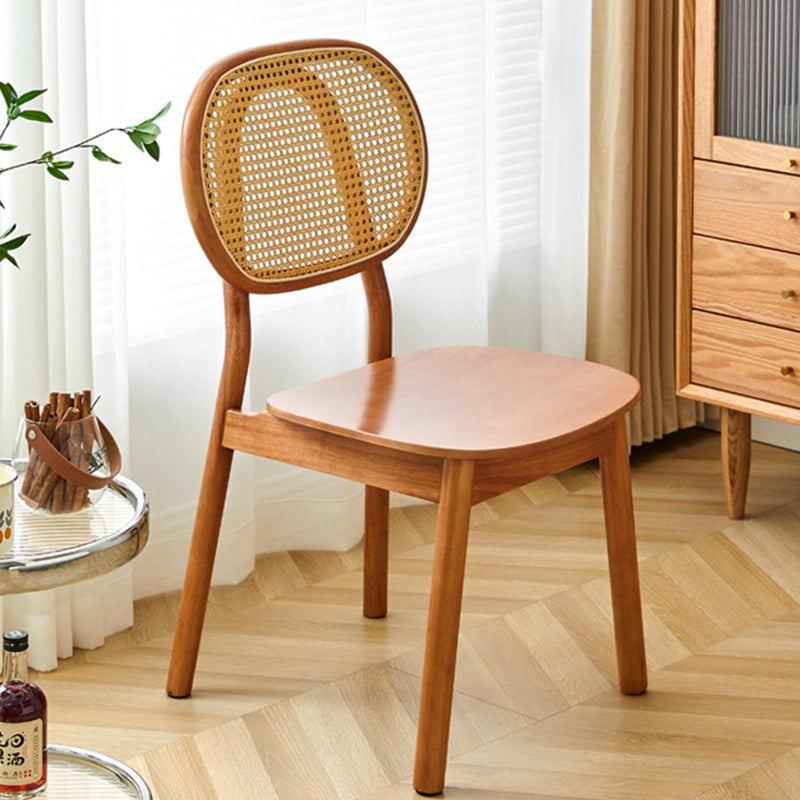 Moderner minimalistischer quadratischer gebogener Holz-Rattan-Esszimmerstuhl mit Rückenlehne für das Esszimmer 