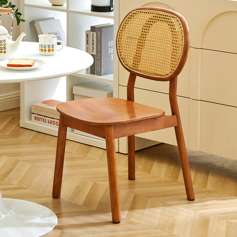 Moderner minimalistischer quadratischer gebogener Holz-Rattan-Esszimmerstuhl mit Rückenlehne für das Esszimmer 