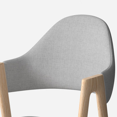 Silla de comedor contemporánea nórdica cuadrada tapizada con estructura de hierro y lino, respaldo curvado y reposabrazos para comedor 