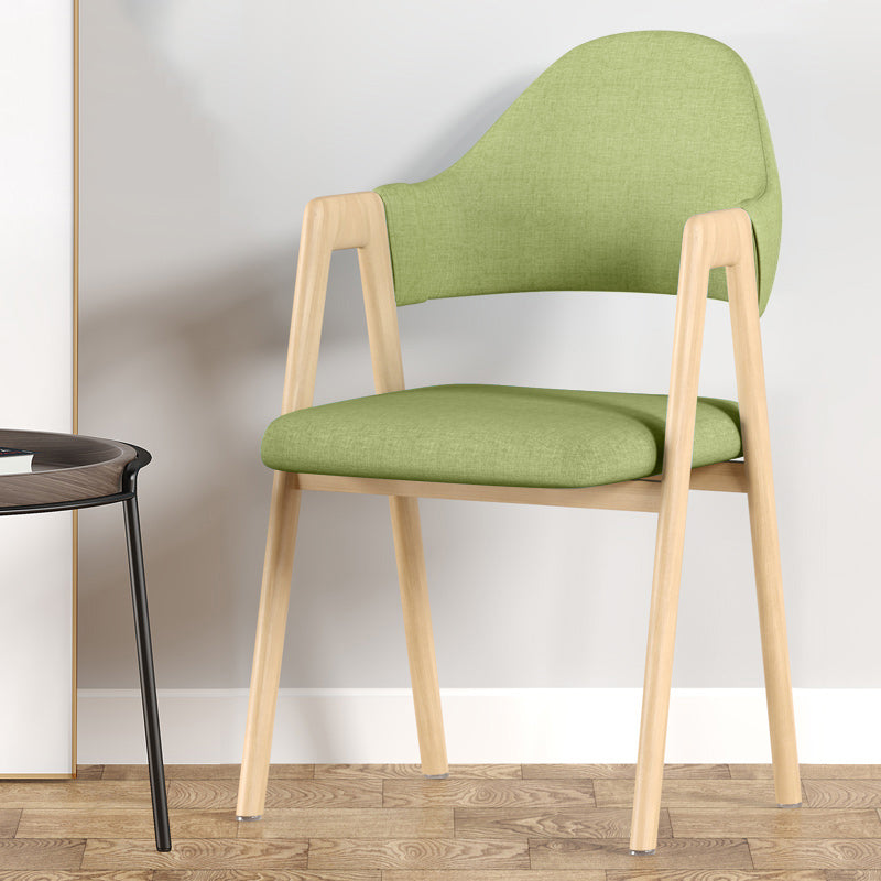 Silla de comedor contemporánea nórdica cuadrada tapizada con estructura de hierro y lino, respaldo curvado y reposabrazos para comedor 